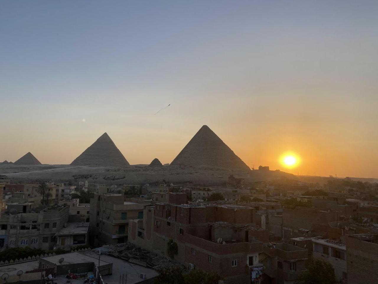 Pyramids Hills Kairo