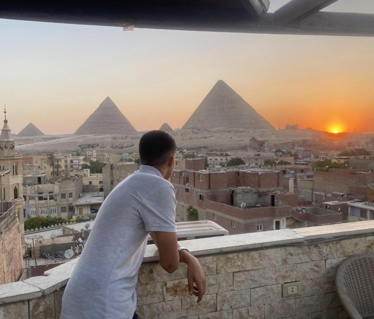 Hotel Pyramids Hills